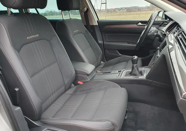 Volkswagen Passat cena 61000 przebieg: 269000, rok produkcji 2016 z Libiąż małe 121